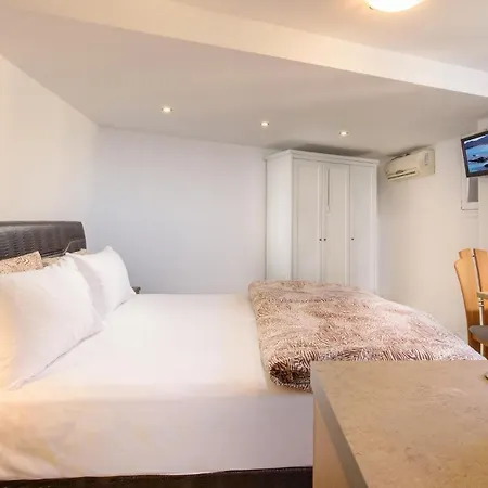 Maistrali 2 فندق مبيت وإفطار *