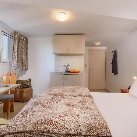 Maistrali 2 فندق مبيت وإفطار *